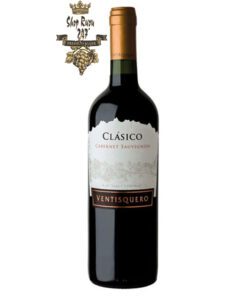Rượu Vang Chile Ventisquero Classico đỏ khi nhìn sẽ thấy có màu đỏ hồng đậm. Rượu mang hương thơm tuyệt vời nổi bật