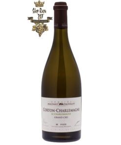 Vang Pháp Domaine Maldant Pauvelot Les Beaune Corton Charlemagne khi nhìn sẽ thấy có màu vàng rơm. Rượu mang hương thơm