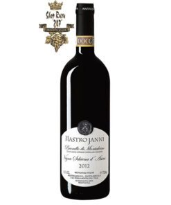 Vang Ý Mastrojanni Brunello di Montalcino Vigna Schiena khi nhìn sẽ thấy có màu đỏ đậm đẹp mắt. Rượu mang hương thơm