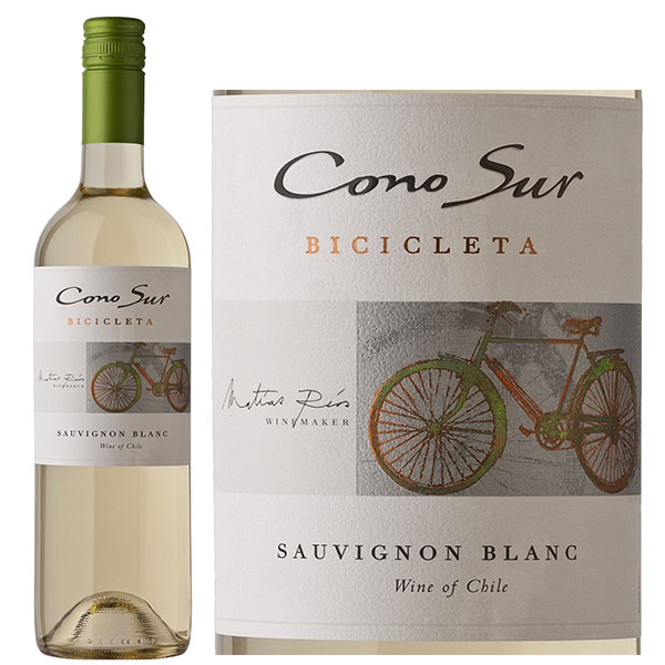 Rượu Vang Chile Cono Sur Bicicleta Sauvignon Blanco khi nhìn sẽ thấy có màu đỏ hồng. Rượu mang hương thơm của loại quả như mận