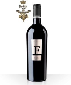 Rượu Vang Ý F Negroamaro, màu tím rất đầy đủ và sâu sắc, phong phú và phức hợp về hương thơm với các ghi chú tannin khá mềm, xốp và cho ra hương vị vani, mùi mận chín