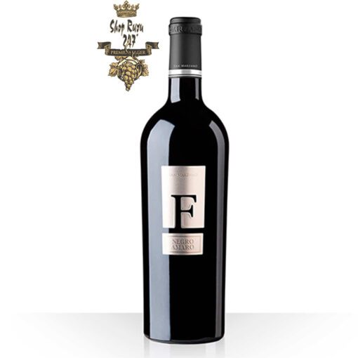 Rượu Vang Ý F Negroamaro, màu tím rất đầy đủ và sâu sắc, phong phú và phức hợp về hương thơm với các ghi chú tannin khá mềm, xốp và cho ra hương vị vani, mùi mận chín