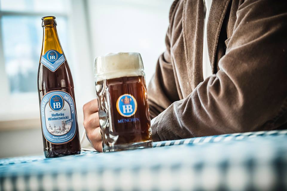 Bia Hofbrau Schwarze Weisse 5,1% chai 500 ml