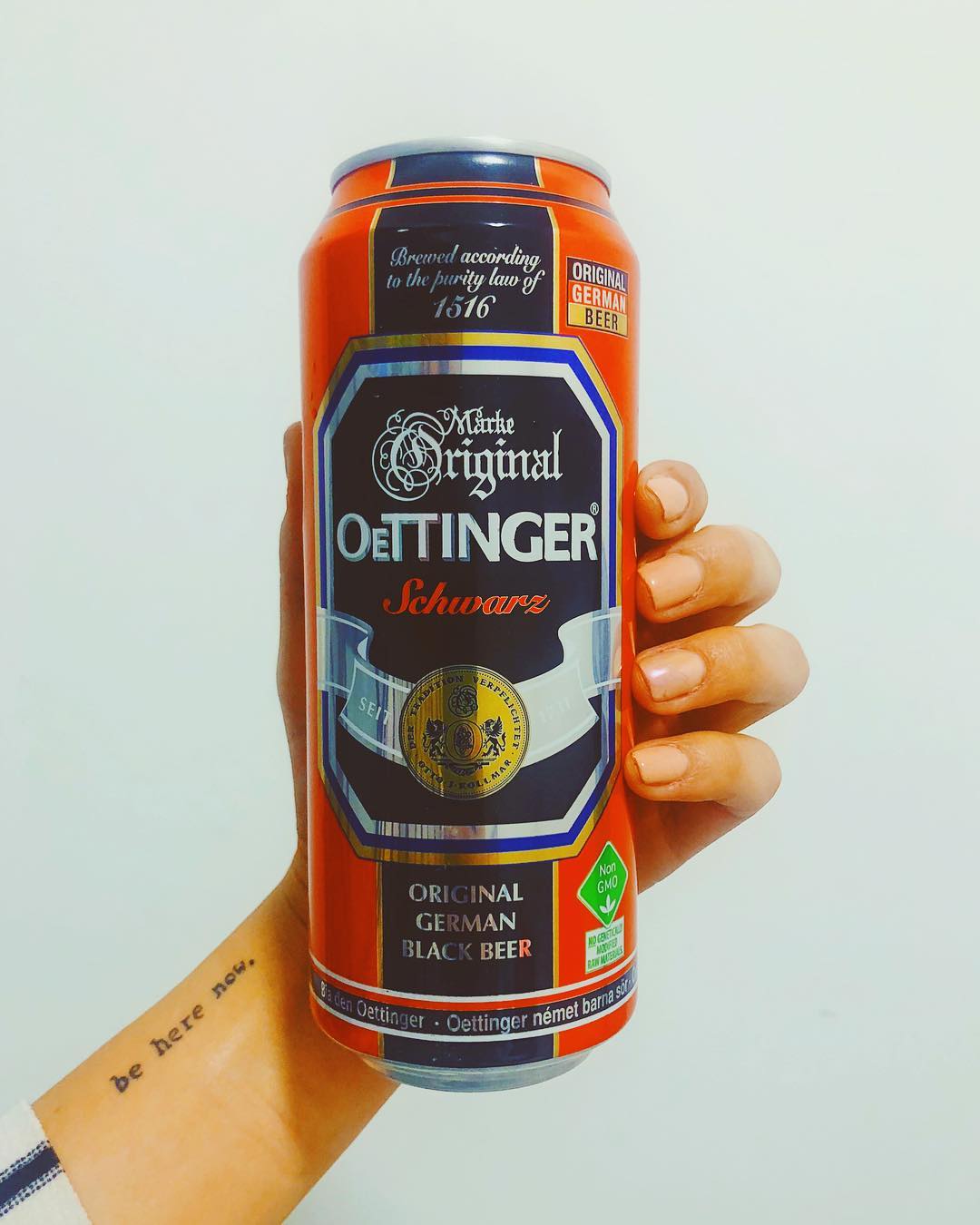 Bia đen Oettinger 4,9% lon 500ml