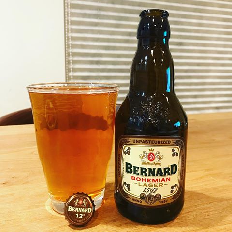 Bia Bernard Bohemian Lager 4,9% chai 330ml