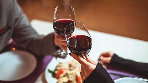 Rượu vang có tác dụng chống lão hóa