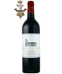 Rượu Vang Đỏ Château Lagrange Saint-Julien Grand Cru Classé có màu đỏ đậm ánh tím, một màu đỏ đậm sâu thật huyền bí và quyến rũ
