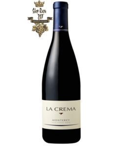 Rượu vang đỏ La Crema Sonoma Pinot Noir trưởng thành mang nồng độ cồn cao lên đến 14%. Hương vị độc đáo hài hòa của socola mềm hòa hợp hơn với lượng trái cây đen chín. Tạo dấu ấn trong tiềm thức của người dùng rượu.