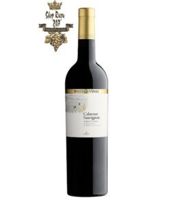 Rượu Vang Ý Bottega Vinai Doc Cabernet Sauvignon có mầu đỏ ruby đẹp mắt. Hương thơm mãnh liệt của trái cây cùng gợi ý của vani và các loại gia vị rừng.