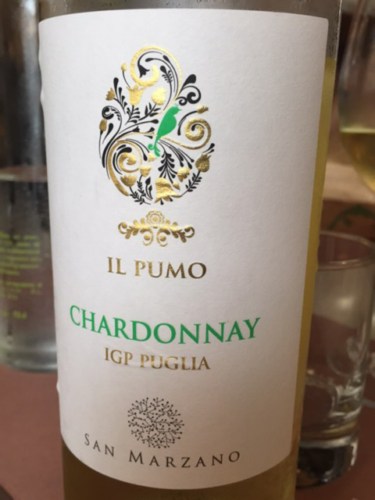 Rượu Vang Ý IL Pumo Chardonnay có mầu vàng rơm đặc trưng. Hương thơm của các loại hoa nhài, hoa hồng , mùi của các loại quả dứa, chuối .