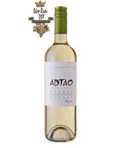 Rượu Vang Trắng Abtao Reserva Sauvignon Blanc có mầu vàng rơm nhẹ nhàng. Hương vị của trái cây nhiệt đới như cam quýt.