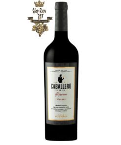 Rượu Vang Argentina Caballero de la Cepa Reserva Malbec Finca Flichman có mầu đỏ đậm. Hương thơm là sự kết hợp