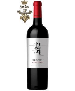 Rượu Vang Chile Đỏ Siegel 1234 Red Blend có mầu đỏ ruby đậm. Hương thơm phức tạp của các loại gia vị, trái cây đen, tiêu đen