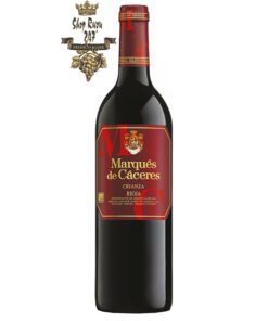 Vang Tây Ban Nha Marques de Caceres Crianza Rioja DOC có màu đỏ ruby đậm. Hương thơm lan tỏa của quả mọng đỏ cùng gợi ý của vani