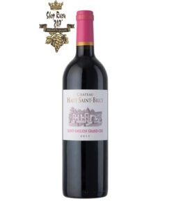 Rượu Vang Đỏ Pháp Chateau Haut Saint Brice Saint Emilion Grand Cru có màu đỏ tím đậm. Hương thơm lan tỏa của trái cây chín mọng cùng gợi ý