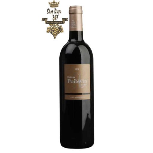 Rượu Vang Đỏ Chateau Roques Mauriac Grand Vin AOC Bordeaux Superieur có mầu đỏ đậm. Hương vị của trái mận đậm đà