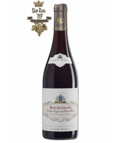 Bourgogne Vieilles Vignes de Pinot Noir Albert Bichot có mầu đỏ đẹp mắt. Hương thơm hấp dẫn của các loại trái cây đỏ như mận, nho đỏ, nho đen.