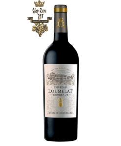 Rượu Vang Pháp Đỏ Chateau Loumelat red Bordeaux có màu đỏ ruby ​​mạnh mẽ. Hương thơm nồng nàn của quả mọng đỏ, đặc biệt là quả mâm xôi