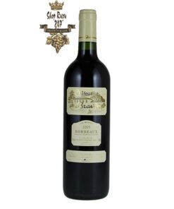 Rượu Vang Đỏ Chateau de Brandey Bordeaux có mầu đỏ ruby đẹp mắt. Hương thơm lan tỏa của socola, hạnh nhân. Hương vị có chút vị đắng