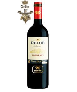 Delor Bordeaux có màu đỏ đậm đẹp mắt. Nó được ngâm ủ vài tháng trong thùng gỗ sồi mới. Vòm miệng cho thấy tannin mịn màng, mềm mại, cấu trúc tốt