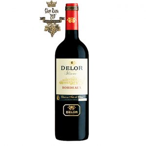 Delor Bordeaux có màu đỏ đậm đẹp mắt. Nó được ngâm ủ vài tháng trong thùng gỗ sồi mới. Vòm miệng cho thấy tannin mịn màng, mềm mại, cấu trúc tốt