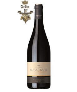 Rượu Vang Đỏ Elegance Pinot Noir Pierre & Remy Gauthier có mầu đỏ hồng đậm. Hương thơm của trái cây tươi, anh đào, cam thảo và gia vị ngọt ngào