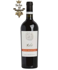 Rượu Vang Đỏ Talo Salice Salentino DOP có mầu đỏ ruby đậm. Hương thơm của quả anh đào, mận, hương vị của các loại thảo mộc Địa Trung Hải.