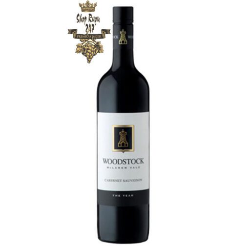 Woodstock Cabernet Sauvignon tuyệt đẹp này là một loại rượu có màu đỏ thẫm ánh tím. Hương thơm trình bày các ghi chú của nho đen và mận đen ngọt ngào