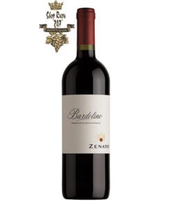Rượu Vang Đỏ Zenato Bardolino có mầu sắc đỏ hồng ngọc. Hương thơm của các loại hoa quả như anh đào tím tinh tế cùng hương vị của hạnh nhân hài hòa.