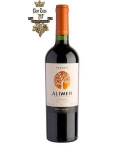 Rượu Vang Chile Đỏ Undurraga Aliwen Carmenere có mầu đỏ đậm tươi sáng. Mùi hương trái cây cùng hương thơm của gỗ sồi ngon ngọt