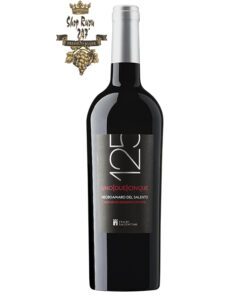 Rượu Vang Ý 125 Negroamaro Del Salento có mầu đỏ hồng ngọc ánh tím. Hương thơm mạnh mẽ của hoa quả mọng hoang dã đặc biệt