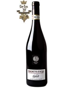 Rượu Vang Đỏ Tresecoli Brachetto Dacqui 2016 có mầu đỏ đẹp mắt. Được sản xuất trong khu vực DOCG hạn chế ở vùng đồi Acqui Terme do đó chai rượu vang này có mùi thơm không thể nhầm lẫn.