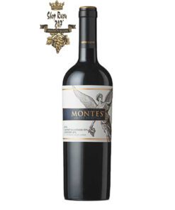 Rượu Vang Chile Đỏ Montes Limited Selection Cabernet Sauvignon-Carmenere có mầu đỏ anh đào đậm sâu pha chút ánh tím.
