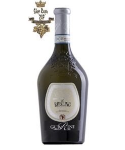 Rượu Vang Ý Trắng Cera Una Volta Riesling Oltrepo Pavese DOC có mầu vàng rơm nổi bật. Hương thơm của hoa, trái cây tươi như đào, lê, táo