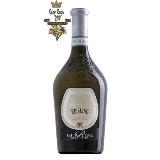 Rượu Vang Ý Trắng Cera Una Volta Riesling Oltrepo Pavese DOC có mầu vàng rơm nổi bật. Hương thơm của hoa, trái cây tươi như đào, lê, táo