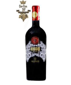 Rượu Vang Ý Roggio DOC Montepuciano có màu đỏ sâu với ánh granet. Hương thơm mạnh mẽ và phức hợp của các loại trái cây chín như dâu tây, mận, việt quất