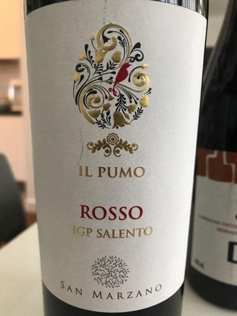 Rượu Vang Ý IL Pumo Rosso có mầu đỏ hồng đậm ánh tím. Hương thơm của các loại trái cây mầu đỏ. Vang có vị tươi và độ cân bằng tốt.