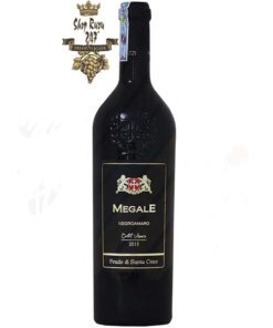 Megale Negroamaro Old Vines (New Label) có mầu đỏ ánh tím tuyệt đẹp. Hương thơm của trái cây, nho khô, dâu tây