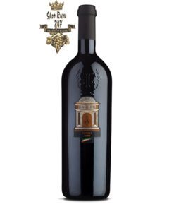 Rượu Vang Ý Đỏ N3 Opera Vinum Italicum có mầu đỏ đậm đẹp mắt. Hương thơm của trái cây mầu đỏ cùng các ghi chú của socola và cam thảo