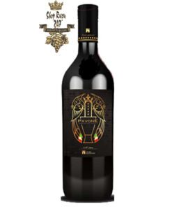 Rượu Vang Ý Đỏ Pavone Primitivo Del Salento được làm rất tỉ mỉ từ giống nho nổi tiếng Primitivo. Loại rượu vang này mang lại một mùi hương
