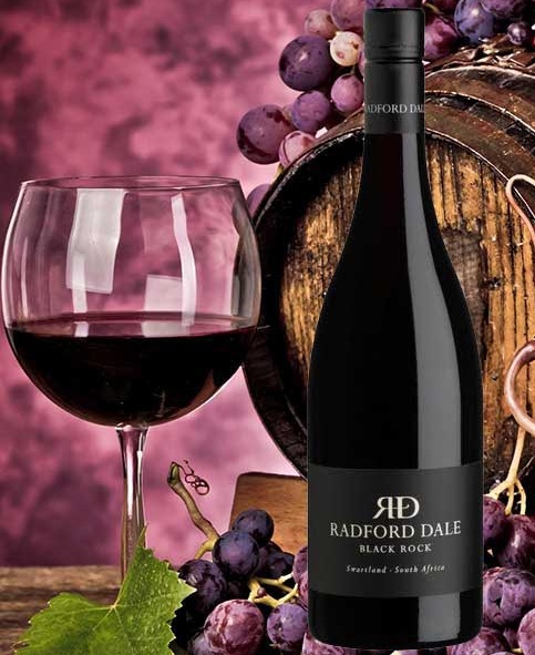 Rượu vang Nam Phi Radford Dale Black Rock Perdeberg Swartland có màu đỏ rực rỡ, với hương vị phức tạp tỏa ra mùi hương hoang dã