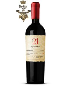 Rượu Vang Chile Đỏ 24 Gran Reserva Ocho Tierras có mầu đỏ ruby sâu. Hương thơm phức tạp và thanh lịch của nho đen, socola đen
