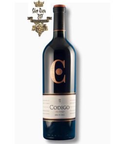 Rượu Vang Chile Đỏ Codigo Limited có mầu đỏ đậm anh đào mãnh liệt. Hương thơm phức tạp của các loại trái cây đen chín