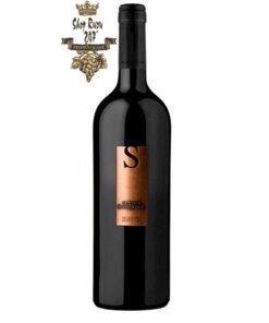 Rượu Vang Đỏ Argentina Familia Schroeder Blend có mầu đỏ tươi. Hương thơm phức tạp và thanh lịch của gia vị, bạc hà