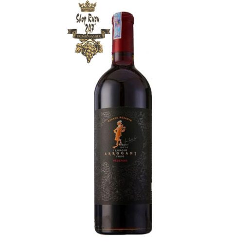Rượu Vang Pháp Arrogant Frog Pezenas Grande Reserva có mầu đỏ anh đào đẹp mắt. Hương thơm phức tạp và phong phú của quế, hoa quả chín