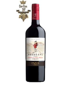 Rượu Vang Đỏ Pháp Arrogant Frog Varieties Cabernet Sauvignon có mầu hồng ngọc mạnh. Hương thơm thanh lịch và phức tạp của trái cây đen chín
