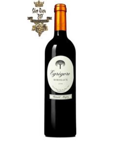 Rượu Vang Đỏ Bernard Magrez Egregore Bordeaux có màu đỏ ruby đẹp mắt. Hương thơm phong phú của các loại trái cây chín mọng cùng gợi ý của vani