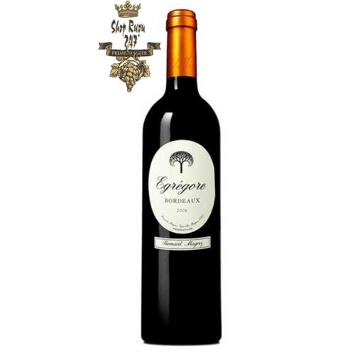 Rượu Vang Đỏ Bernard Magrez Egregore Bordeaux có màu đỏ ruby đẹp mắt. Hương thơm phong phú của các loại trái cây chín mọng cùng gợi ý của vani