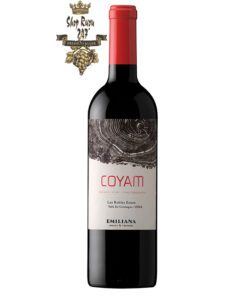 Rượu Vang Đỏ COYAM Emiliana có mầu đỏ tím. Hương thơm thanh lịch và phức tạp của các loại trái cây anh đào, mận