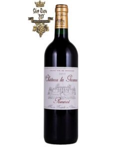 Rượu Vang Đỏ Chateau La Garenne Pomerol có mầu đỏ đẹp mắt. Hương thơm là sự kết hợp của trái cây mầu đen, quả mâm xôi, hương hoa và vani
